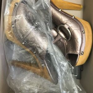 Authentic GUCCI GG leather Horse-bit Mules Clogs Wood 4” High Heels Size 9.5